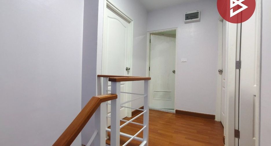 For sale 4 bedrooms townhouse in Sam Phran, Nakhon Pathom