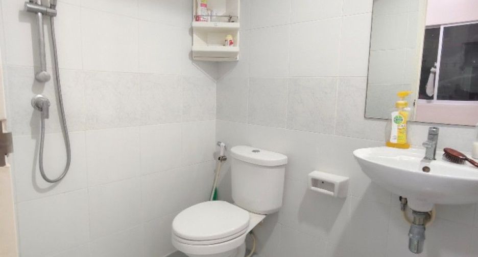 For sale 4 bedrooms townhouse in Sam Phran, Nakhon Pathom