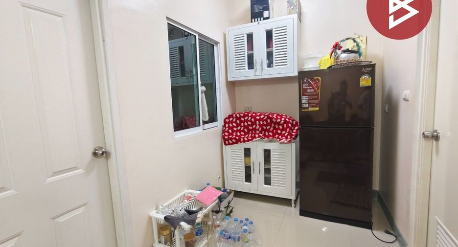 For sale 4 bedrooms townhouse in Sam Phran, Nakhon Pathom