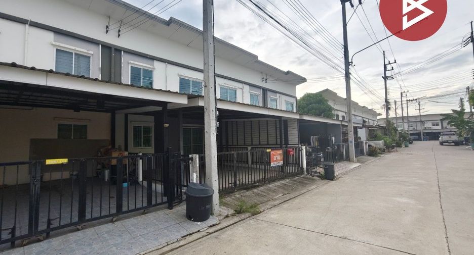 For sale 4 bedrooms townhouse in Sam Phran, Nakhon Pathom