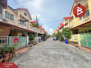 For sale 3 bedrooms townhouse in Mueang Samut Prakan, Samut Prakan