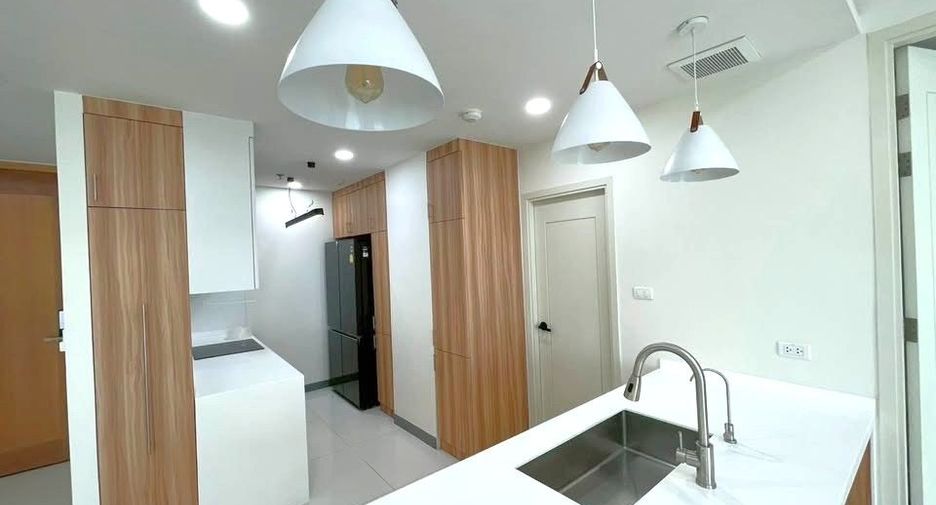 For rent and for sale 3 bedrooms condo in Sathon, Bangkok