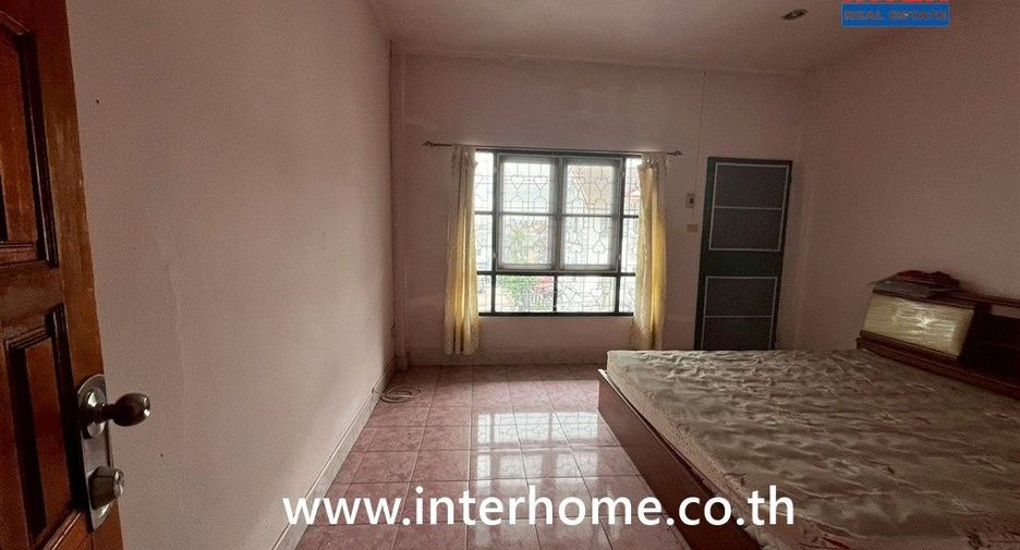 For sale 4 ベッドルーム townhouse in Khlong Sam Wa, Bangkok