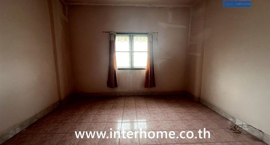 For sale 4 ベッドルーム townhouse in Khlong Sam Wa, Bangkok