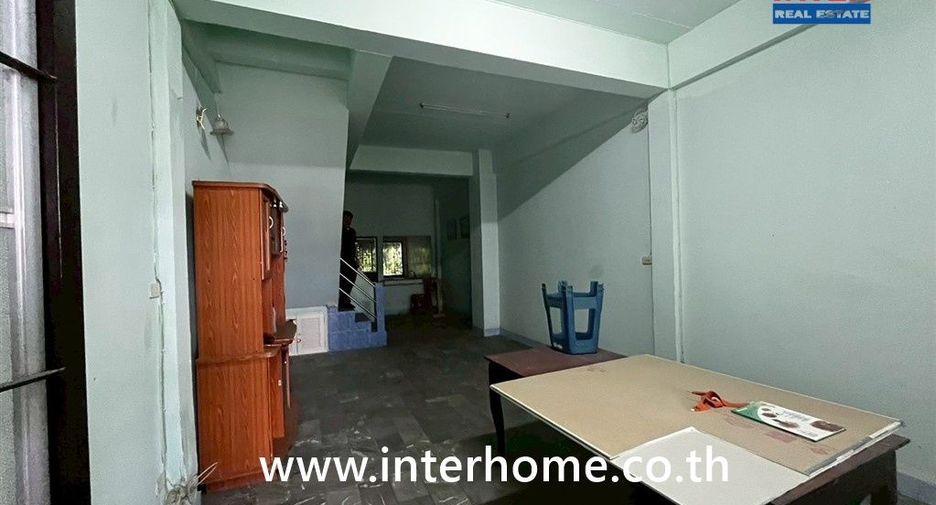 For sale 4 ベッドルーム townhouse in Khlong Sam Wa, Bangkok