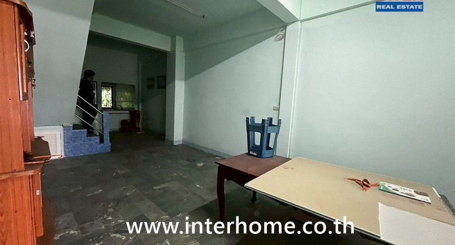 For sale 4 ベッドルーム townhouse in Khlong Sam Wa, Bangkok