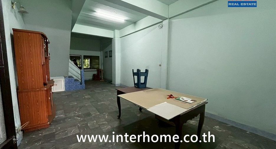 For sale 4 ベッドルーム townhouse in Khlong Sam Wa, Bangkok