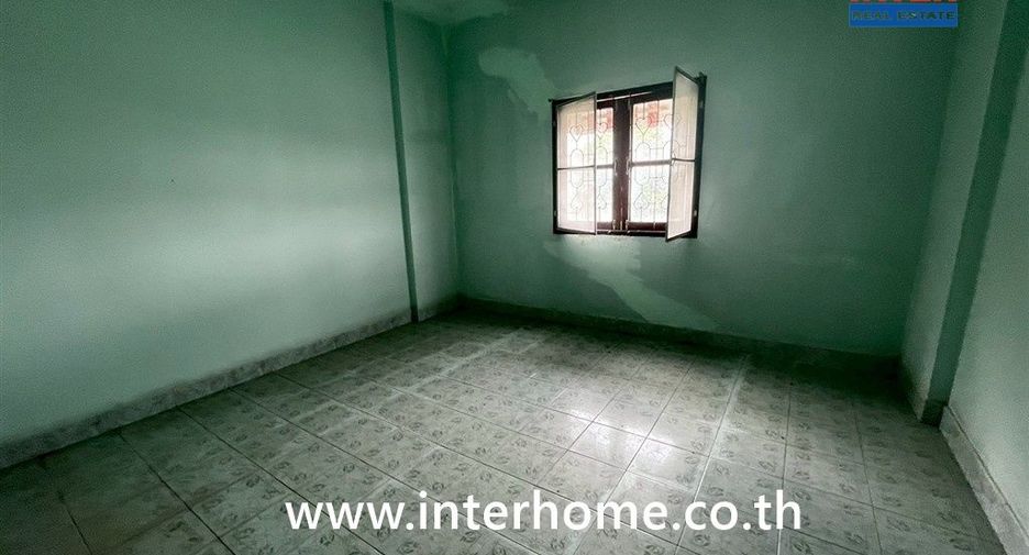 For sale 4 ベッドルーム townhouse in Khlong Sam Wa, Bangkok