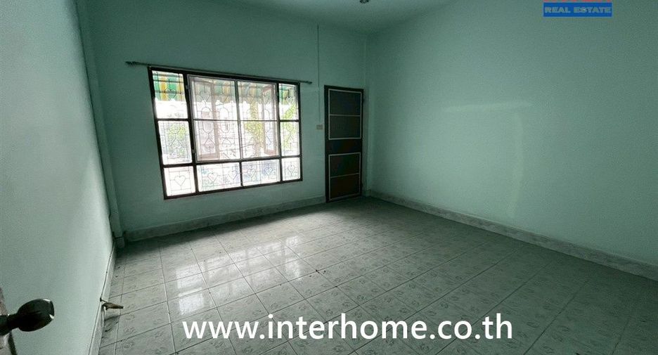 For sale 4 ベッドルーム townhouse in Khlong Sam Wa, Bangkok