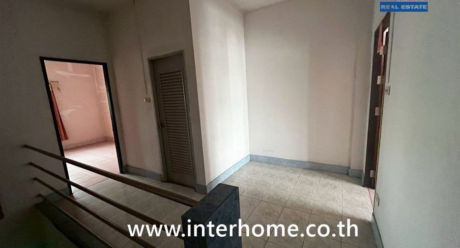 For sale 4 ベッドルーム townhouse in Khlong Sam Wa, Bangkok