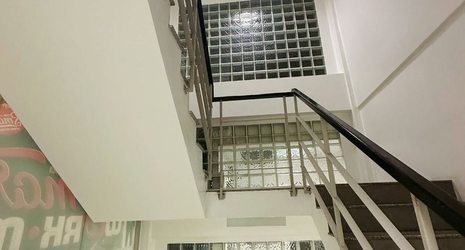 For rent 4 bedrooms office in Bang Kho Laem, Bangkok