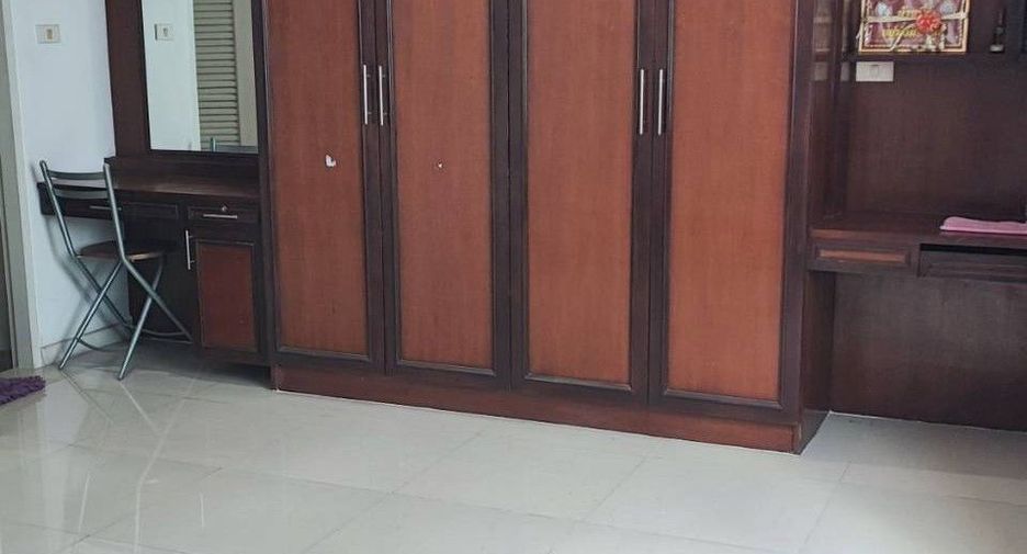 À vendre 4 chambres maison de ville à Bang Khen, Bangkok