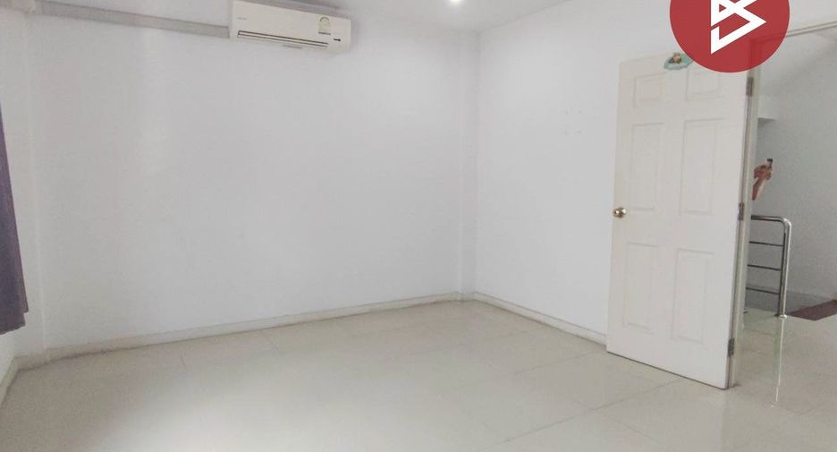 À vendre 4 chambres maison de ville à Bang Khen, Bangkok