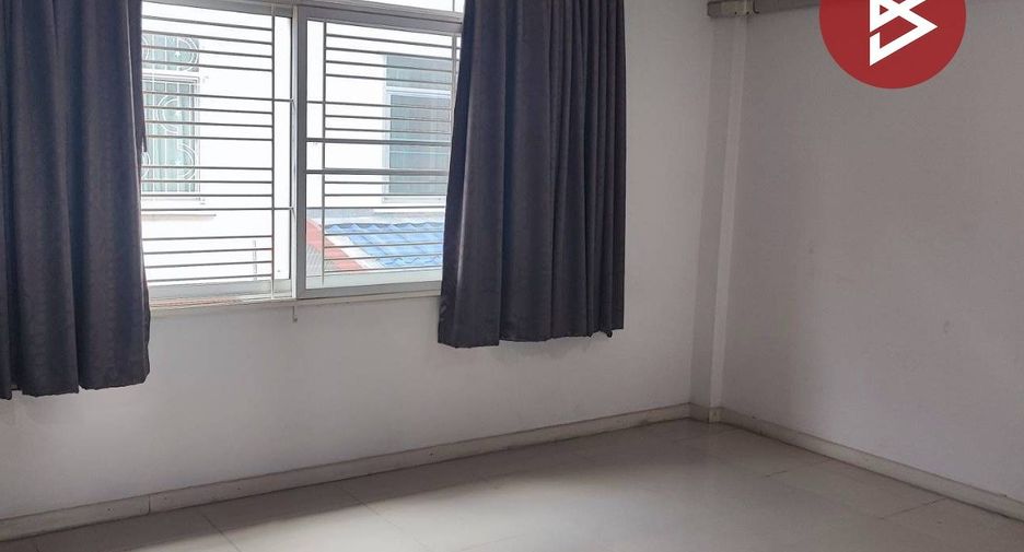À vendre 4 chambres maison de ville à Bang Khen, Bangkok