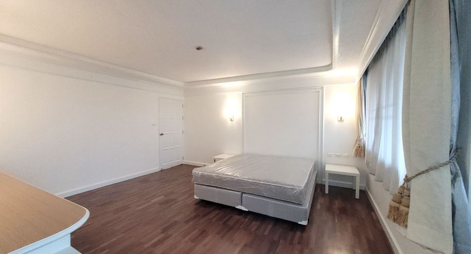 For rent 3 bedrooms condo in Pathum Wan, Bangkok