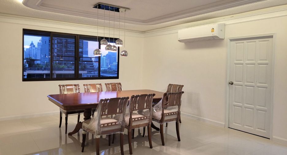 For rent 3 bedrooms condo in Pathum Wan, Bangkok