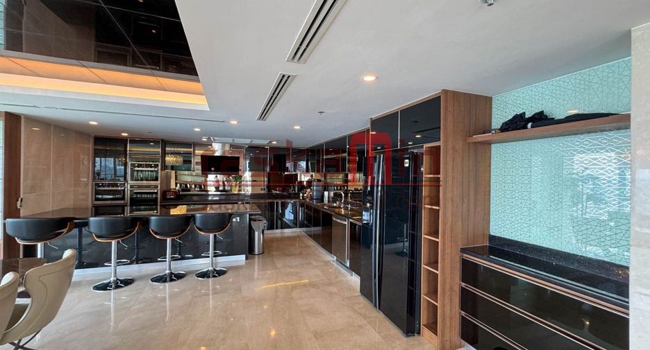 For rent 4 bedrooms condo in North Pattaya, Pattaya