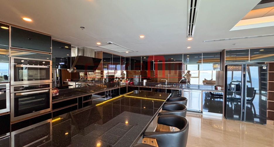 For rent 4 bedrooms condo in North Pattaya, Pattaya