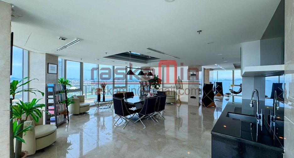 For rent 4 bedrooms condo in North Pattaya, Pattaya