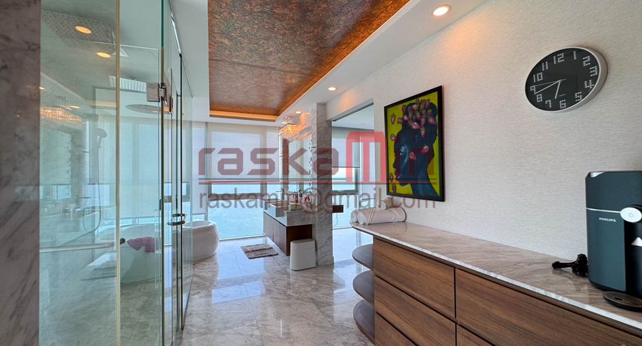For rent 4 bedrooms condo in North Pattaya, Pattaya