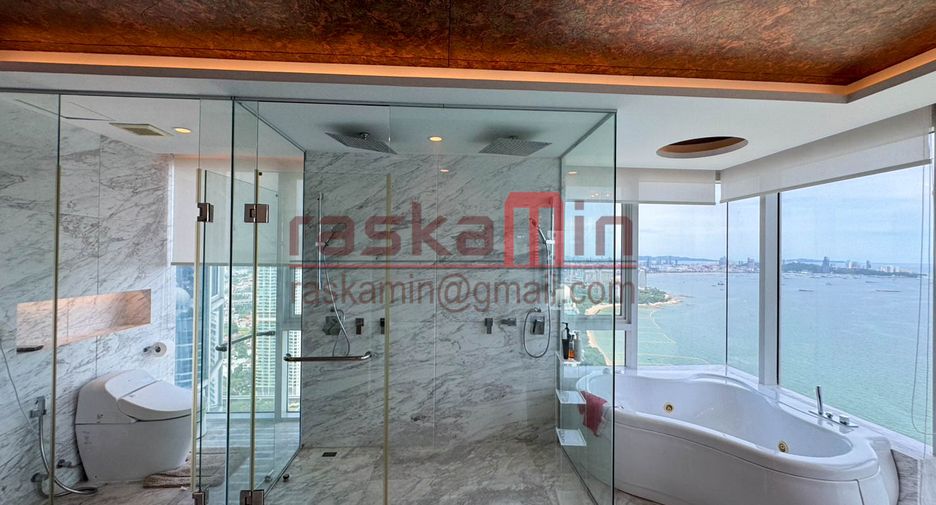 For rent 4 bedrooms condo in North Pattaya, Pattaya