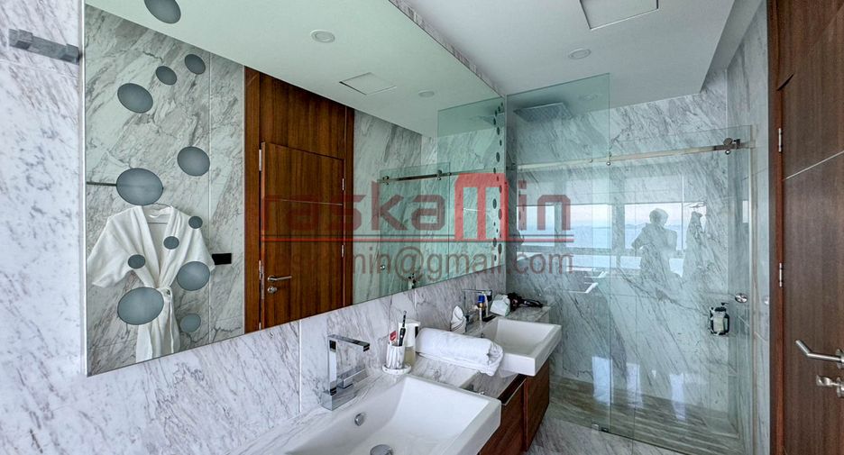 For rent 4 bedrooms condo in North Pattaya, Pattaya
