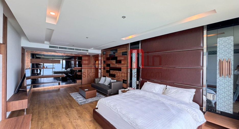 For rent 4 bedrooms condo in North Pattaya, Pattaya