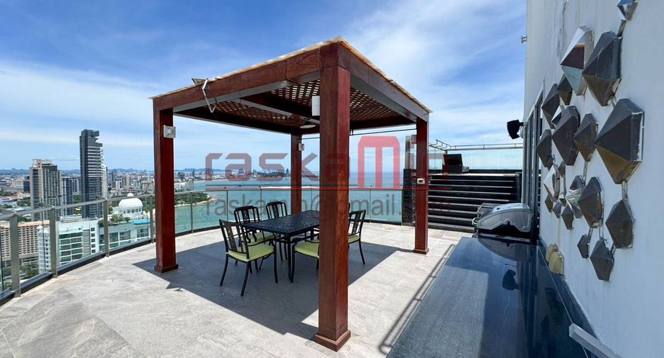 For rent 4 bedrooms condo in North Pattaya, Pattaya