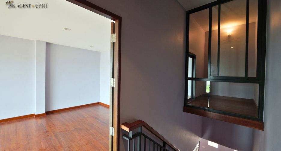 For sale 4 bedrooms townhouse in Mueang Nonthaburi, Nonthaburi