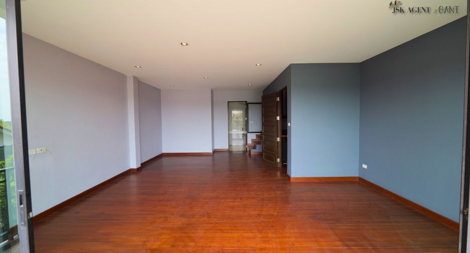 For sale 4 bedrooms townhouse in Mueang Nonthaburi, Nonthaburi