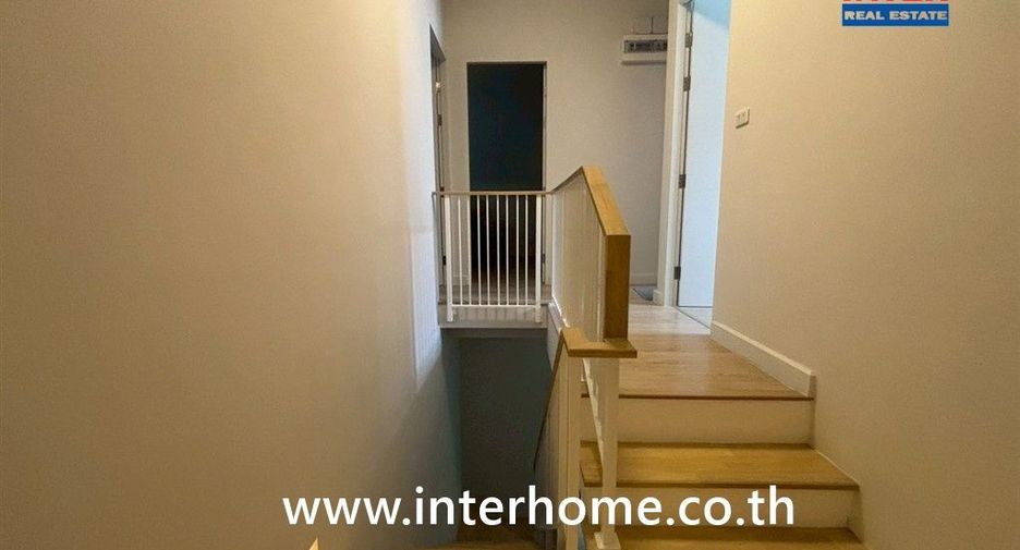 For rent そして for sale 4 ベッドルーム townhouse in Don Mueang, Bangkok