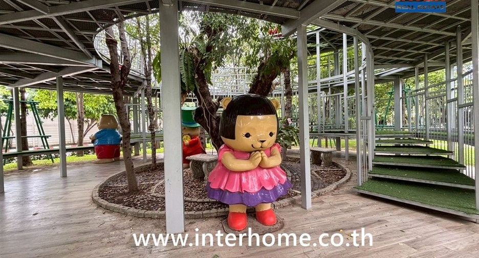 For rent そして for sale 4 ベッドルーム townhouse in Don Mueang, Bangkok