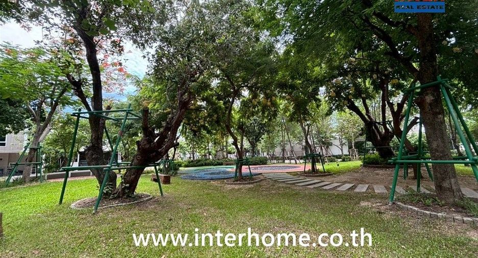 For rent そして for sale 4 ベッドルーム townhouse in Don Mueang, Bangkok
