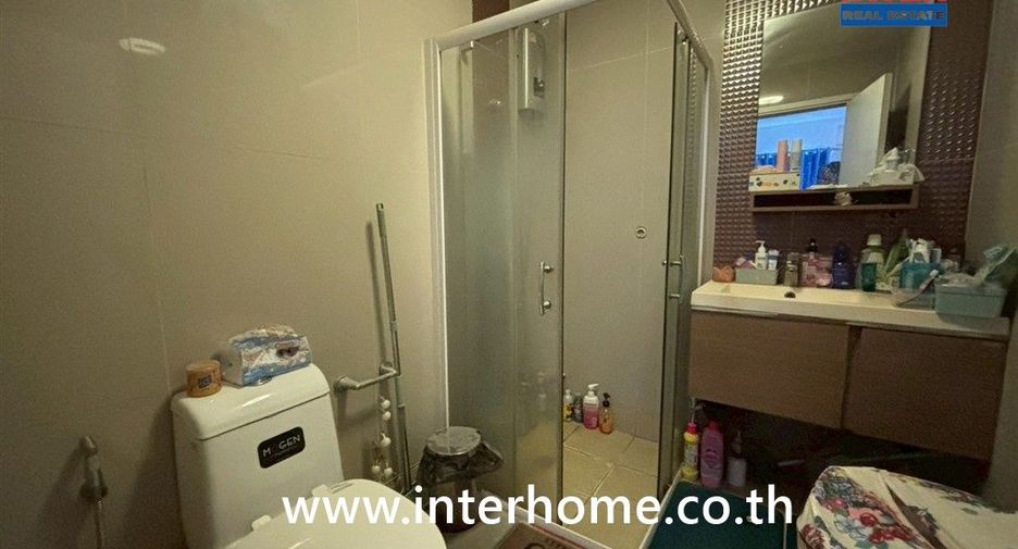 Casa adosada en venta de 4 habitaciones en Don Mueang, Bangkok