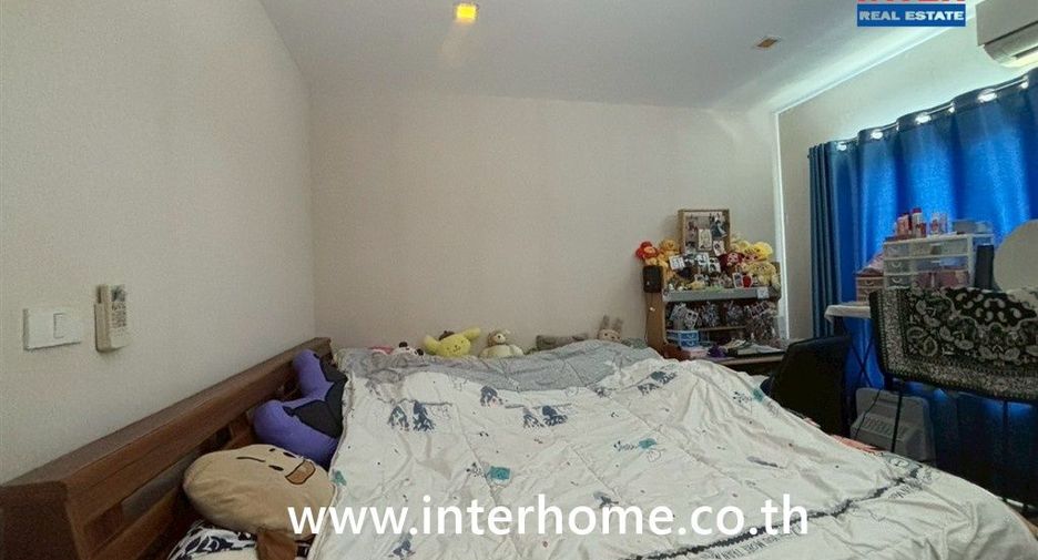 Casa adosada en venta de 4 habitaciones en Don Mueang, Bangkok