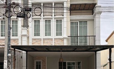 Casa adosada en venta de 4 habitaciones en Bang Kruai, Nonthaburi