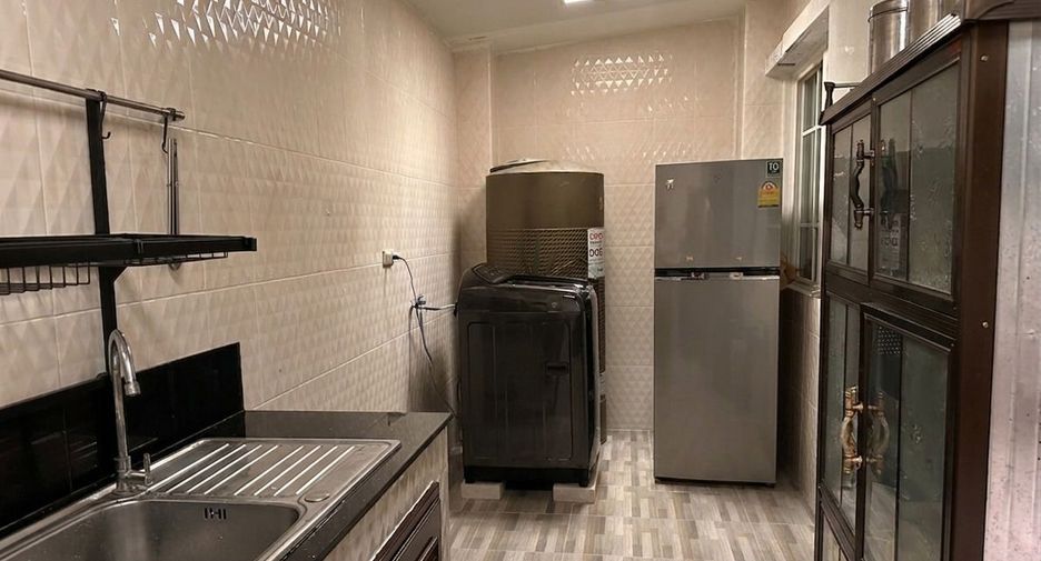 Casa adosada en venta de 4 habitaciones en Bang Kruai, Nonthaburi