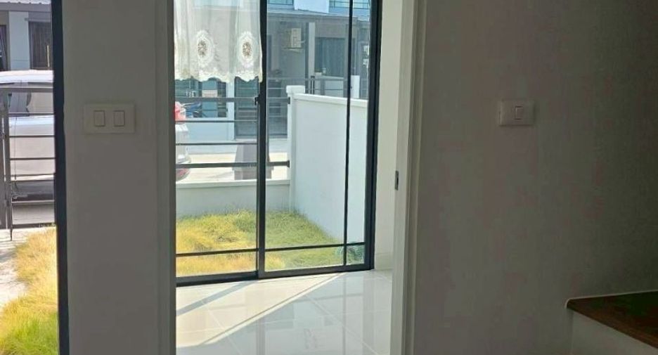 Продажа 2 спальни таунхаус в Mueang Pathum Thani, Патумтани