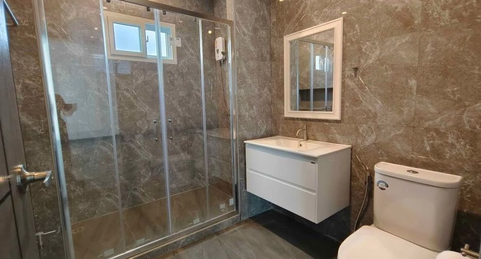 Haus zur Miete und zum Kauf mit 4 Zimmer in Watthana, Bangkok