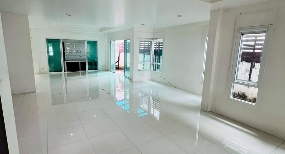 出售 4 卧室 独立屋 在 Pak Kret, Nonthaburi