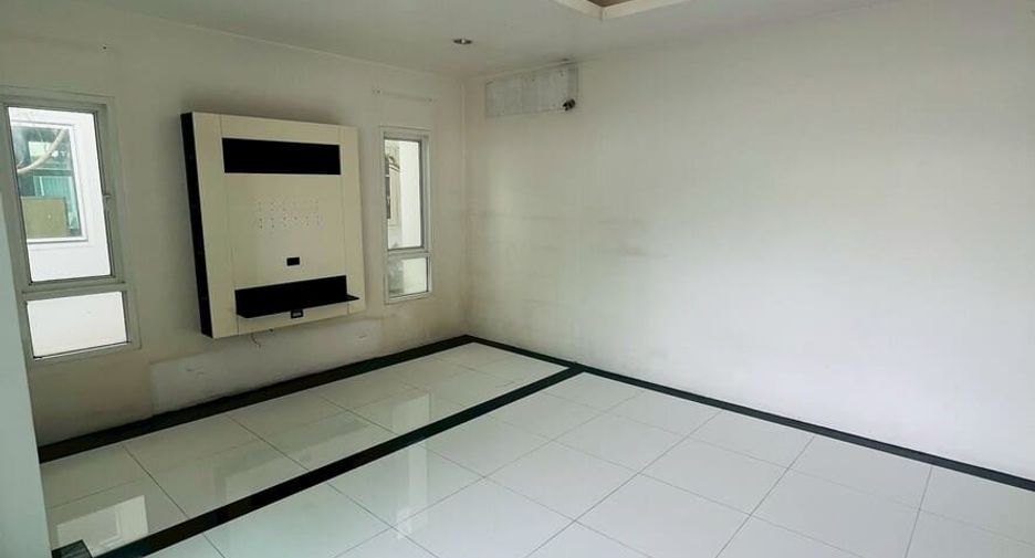 出售 4 卧室 独立屋 在 Pak Kret, Nonthaburi