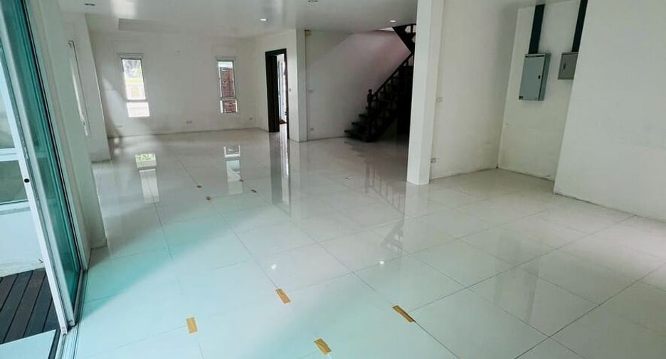 出售 4 卧室 独立屋 在 Pak Kret, Nonthaburi
