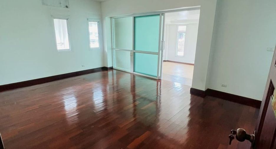 出售 4 卧室 独立屋 在 Pak Kret, Nonthaburi