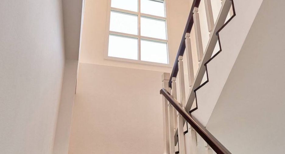 For rent 4 ベッドルーム house in Saraphi, Chiang Mai