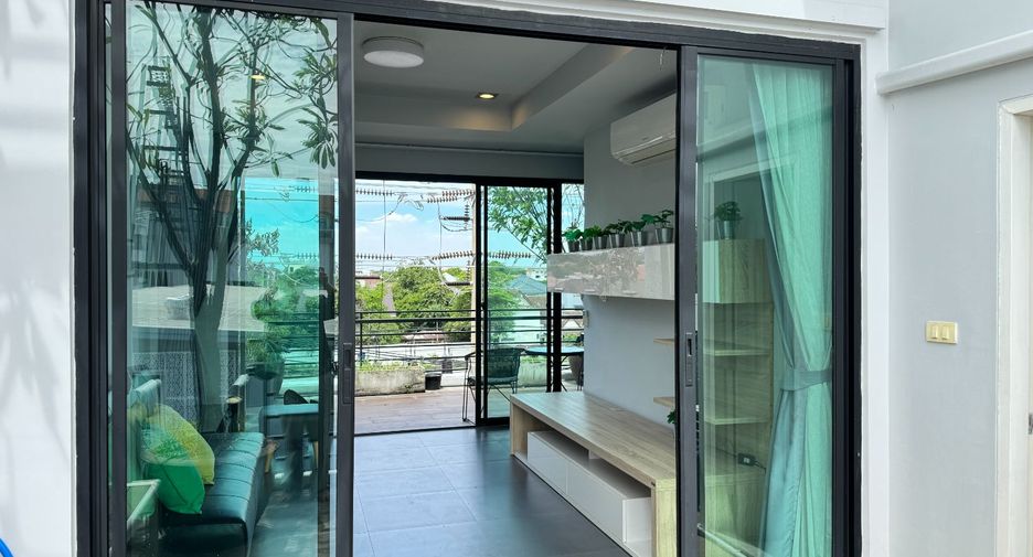 For sale 4 bedrooms townhouse in Pak Kret, Nonthaburi