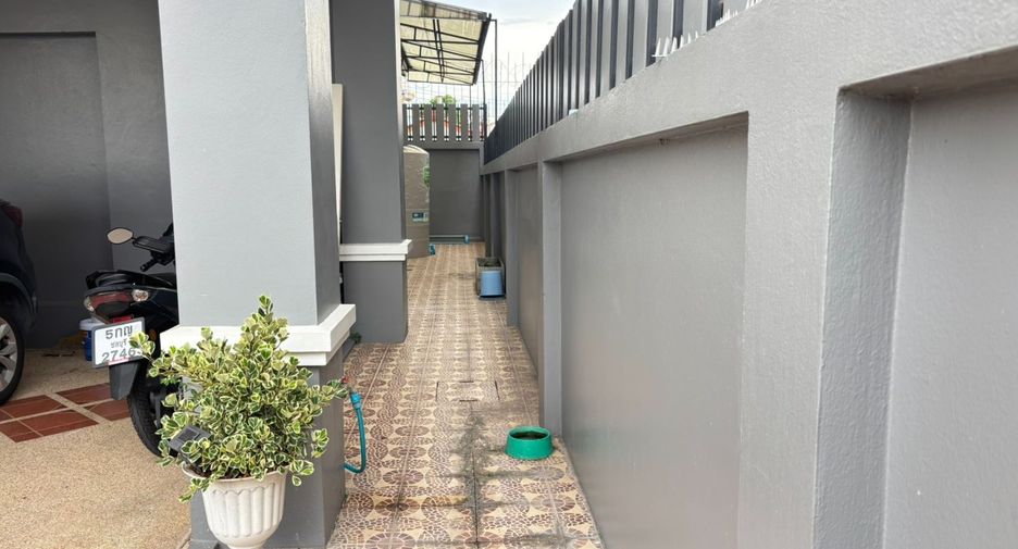 For sale 4 bedrooms house in East Pattaya, Pattaya