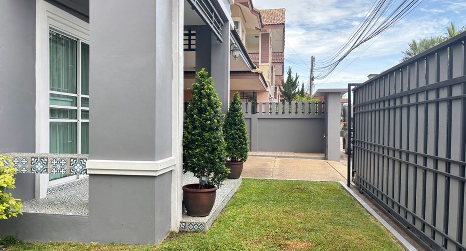 For sale 4 bedrooms house in East Pattaya, Pattaya