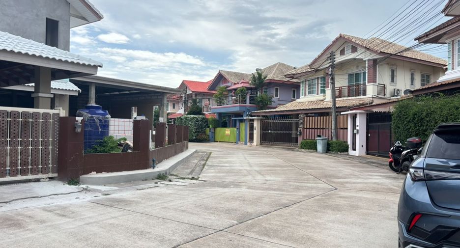 For sale 4 bedrooms house in East Pattaya, Pattaya