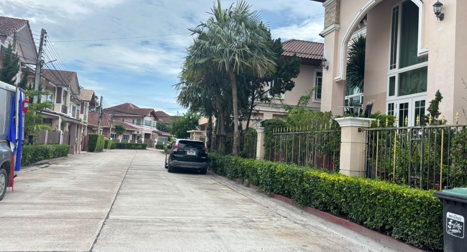 For sale 4 bedrooms house in East Pattaya, Pattaya