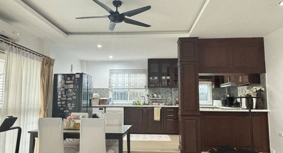 For sale 4 bedrooms house in East Pattaya, Pattaya
